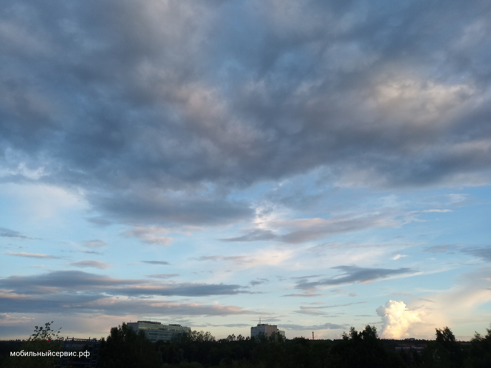 Фотография в вечернее время на Xiaomi Redmi 6