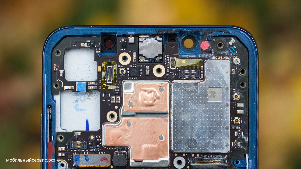 Xiaomi Mi 8 упал в воду