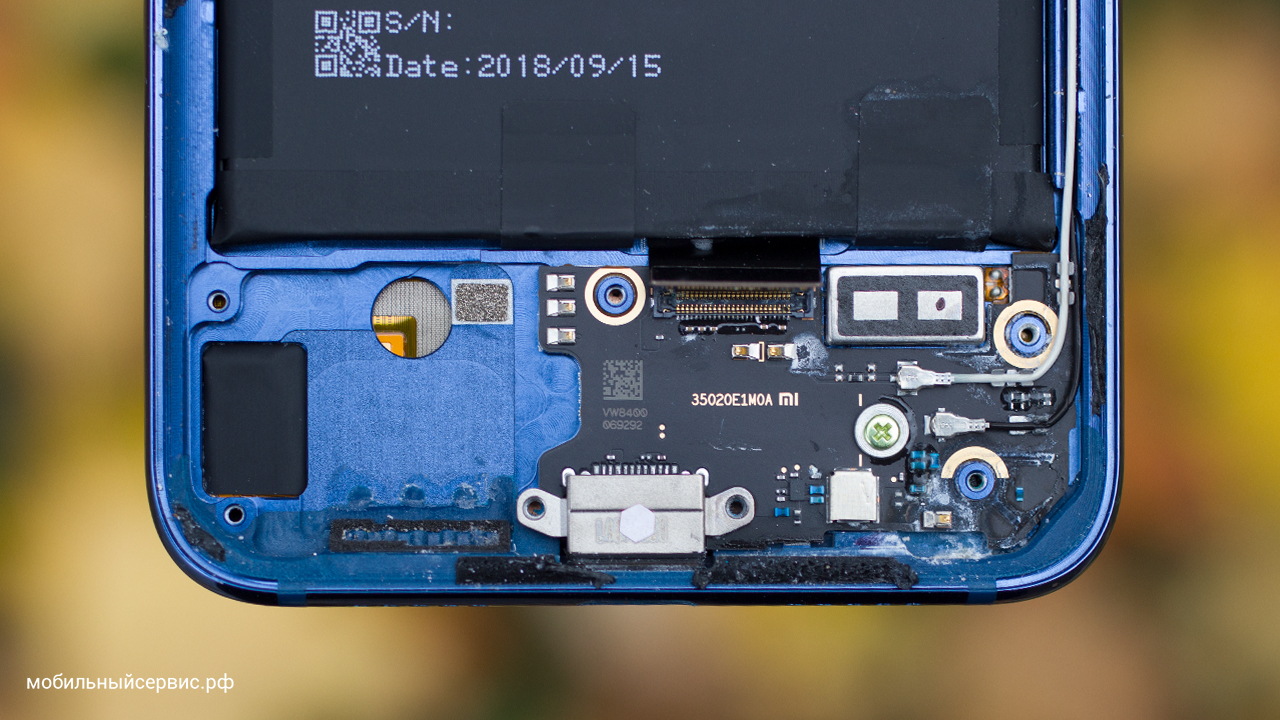 Xiaomi Mi 8 упал в воду